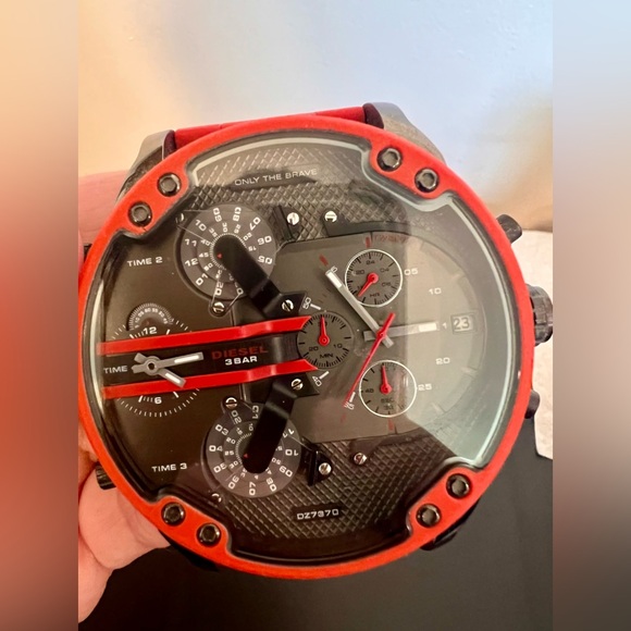 VGUC Diesel men’s Mr. Daddy 2.0 red metal watch DZ7370 - Picture 2 of 8